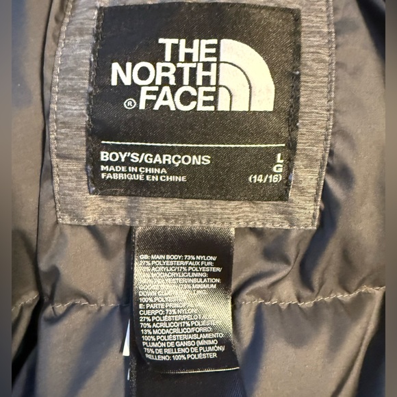 The North Face Big Boys Down Winter Coat with Fur Trim Hood - Picture 3 of 5